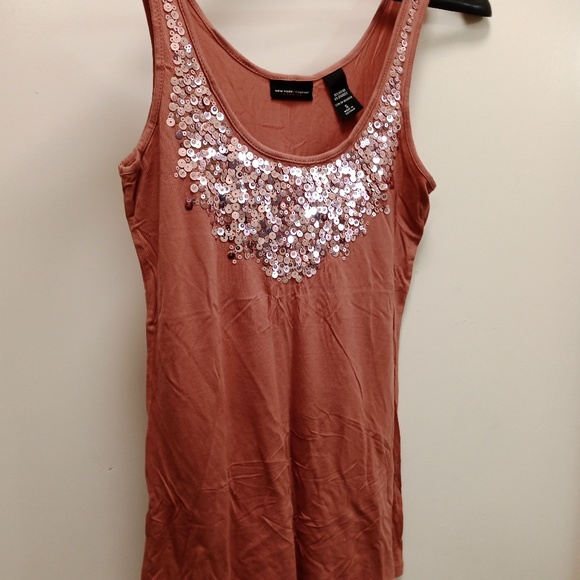 Tank - Picture 1 of 2